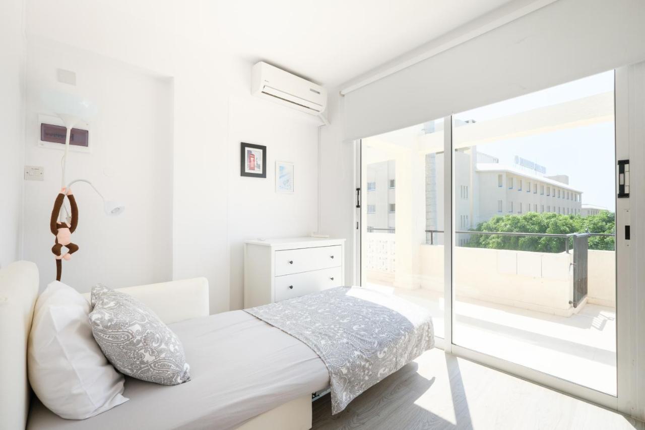 Seaview 3 Bedroom Kings Road Penthouse 파포스 외부 사진