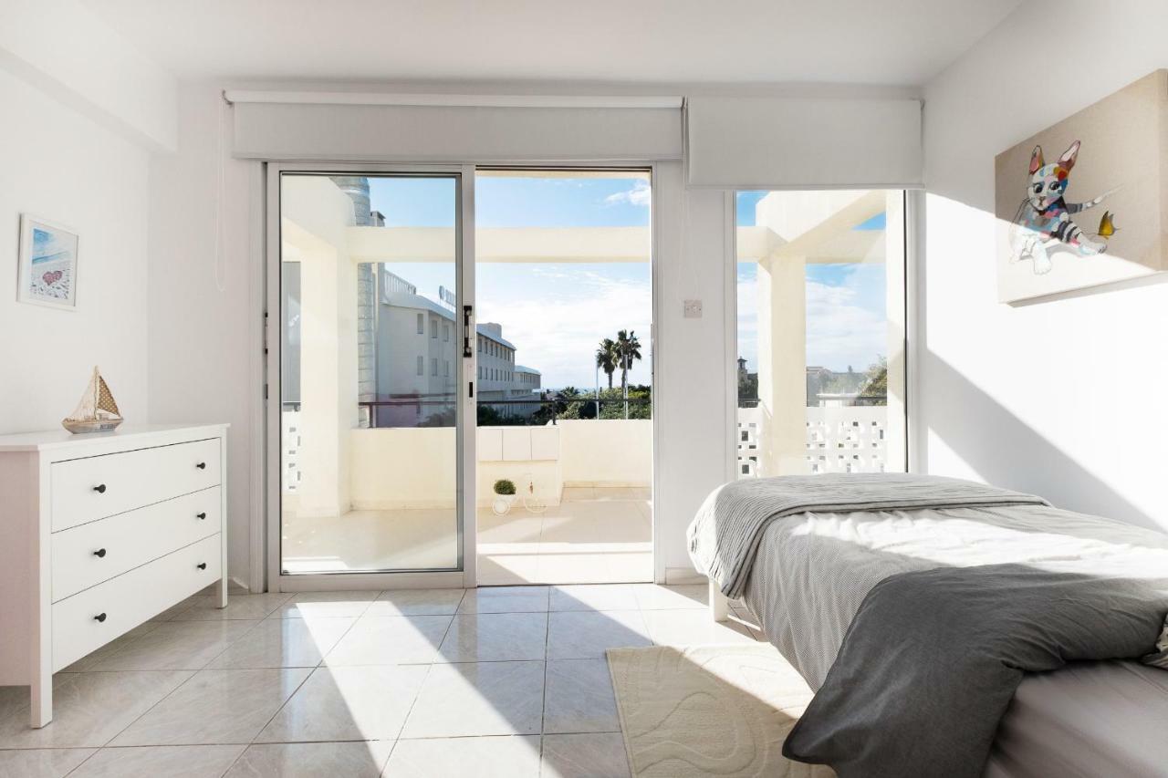 Seaview 3 Bedroom Kings Road Penthouse 파포스 외부 사진